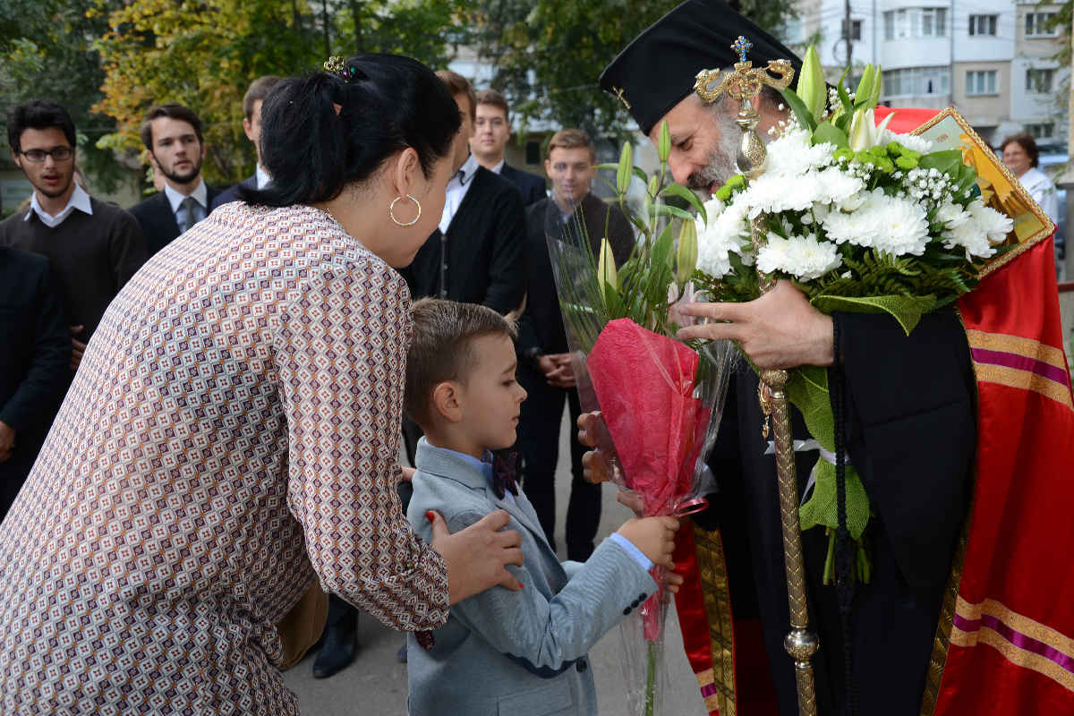 IPS Teofan, la deschiderea noului an şcolar a Seminarului Teologic din Botoşani: „Să fiţi oameni ai lui Dumnezeu“