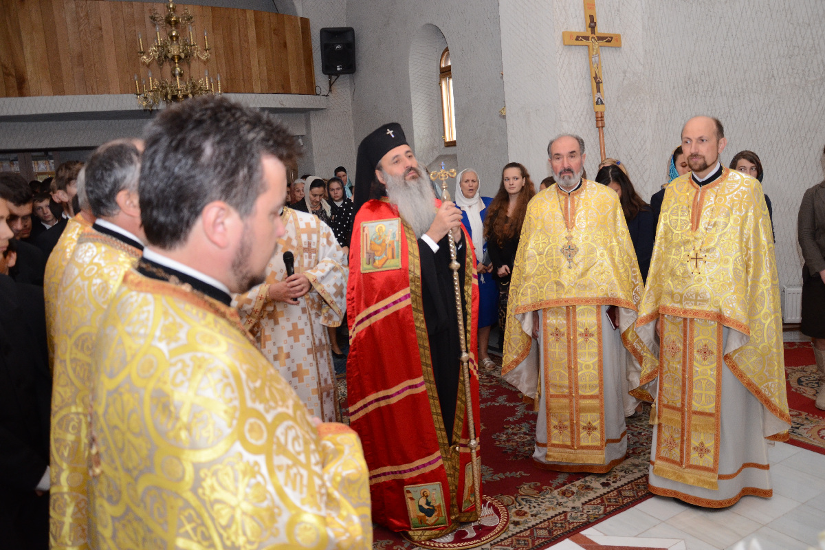 IPS Teofan, la deschiderea noului an şcolar a Seminarului Teologic din Botoşani: „Să fiţi oameni ai lui Dumnezeu“