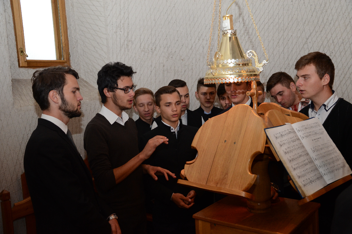 IPS Teofan, la deschiderea noului an şcolar a Seminarului Teologic din Botoşani: „Să fiţi oameni ai lui Dumnezeu“