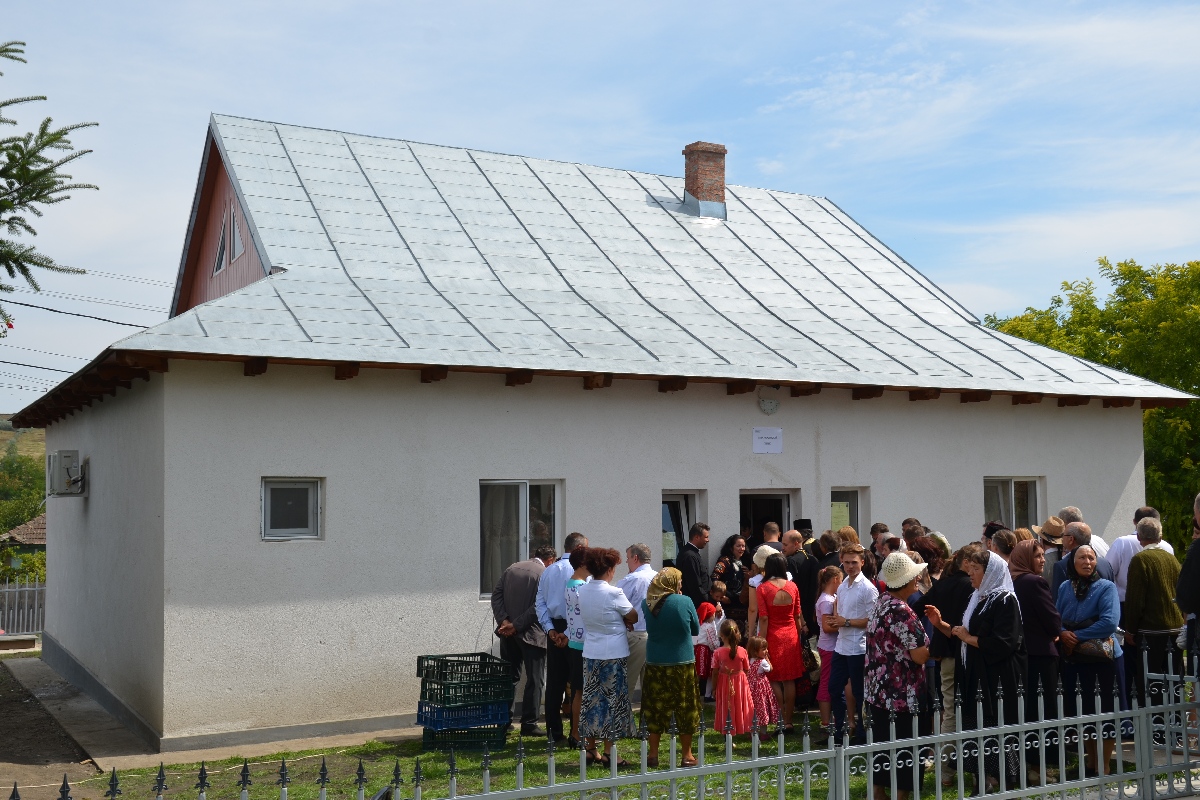 Sfințire de biserică și casă de prăznuire în satul Iazu-Nou
