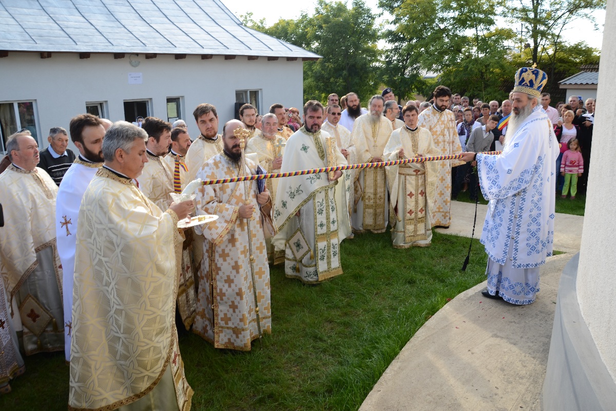 Sfințire de biserică și casă de prăznuire în satul Iazu-Nou