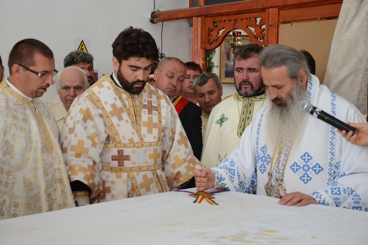 Sfințire de biserică și casă de prăznuire în satul Iazu-Nou