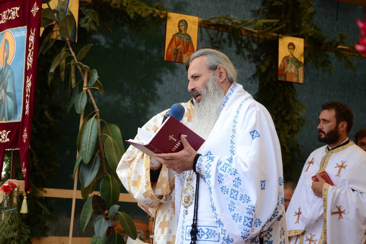 Sfințire de biserică și casă de prăznuire în satul Iazu-Nou