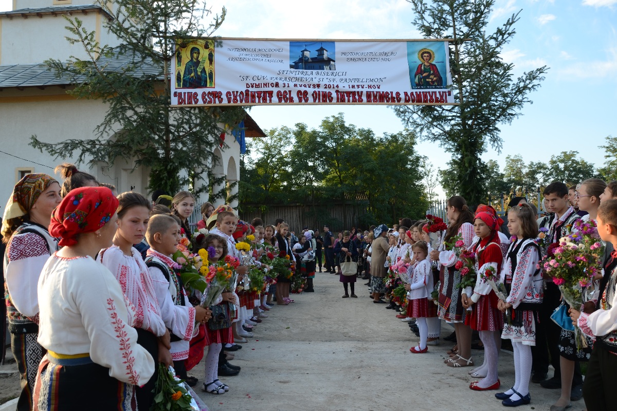 Sfințire de biserică și casă de prăznuire în satul Iazu-Nou