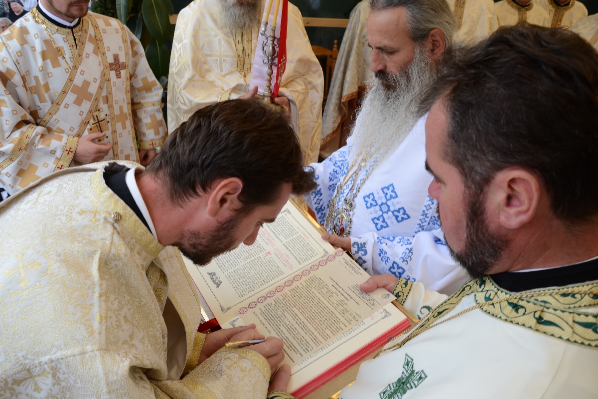 Sfințire de biserică și casă de prăznuire în satul Iazu-Nou