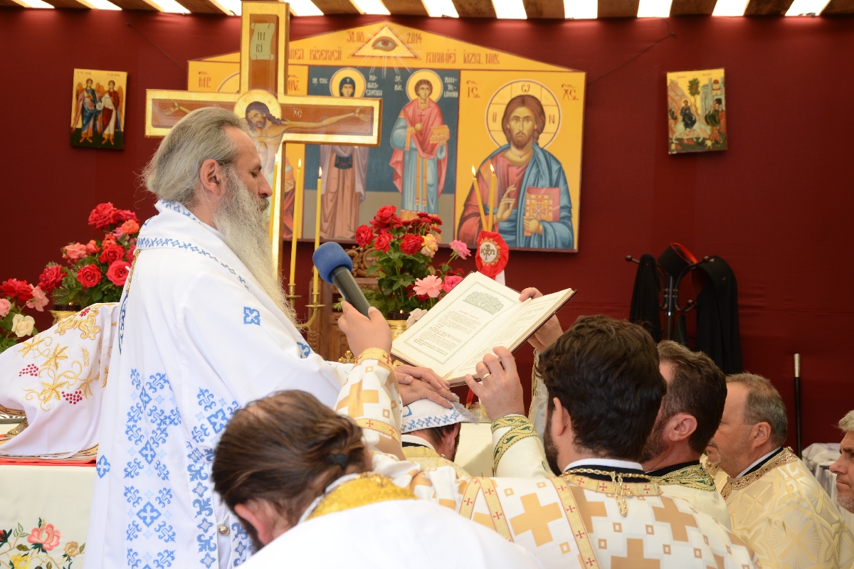 Sfințire de biserică și casă de prăznuire în satul Iazu-Nou