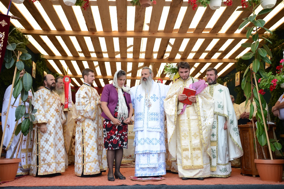 Sfințire de biserică și casă de prăznuire în satul Iazu-Nou