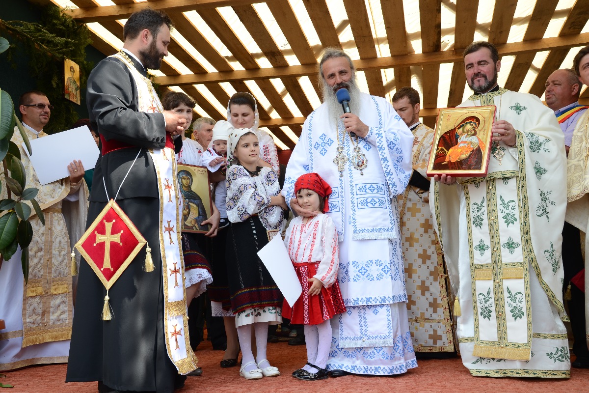 Sfințire de biserică și casă de prăznuire în satul Iazu-Nou