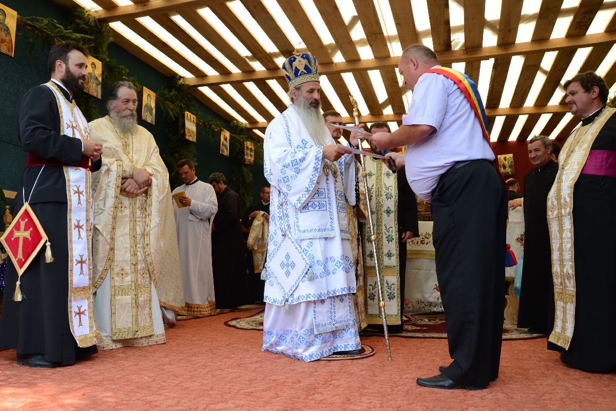 Sfințire de biserică și casă de prăznuire în satul Iazu-Nou