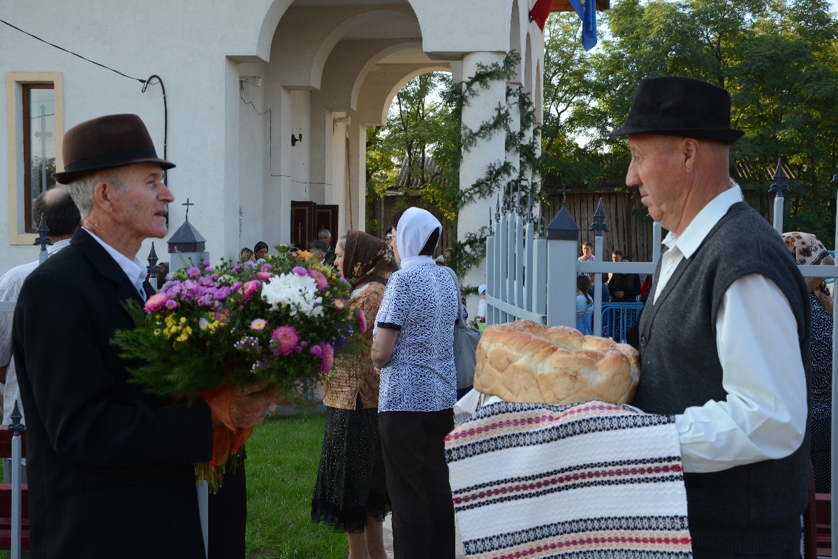 Sfințire de biserică și casă de prăznuire în satul Iazu-Nou