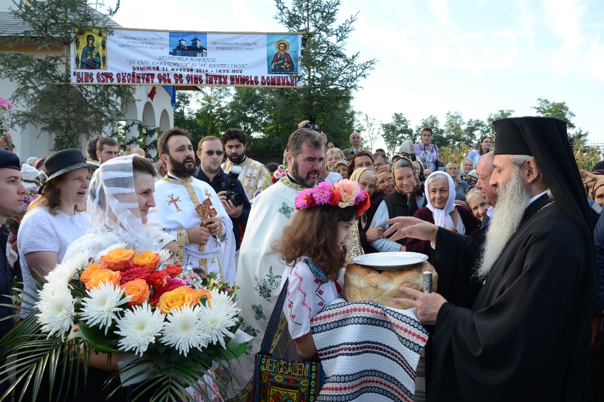 Sfințire de biserică și casă de prăznuire în satul Iazu-Nou