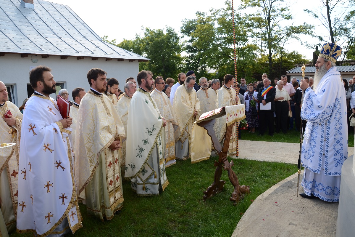 Sfințire de biserică și casă de prăznuire în satul Iazu-Nou