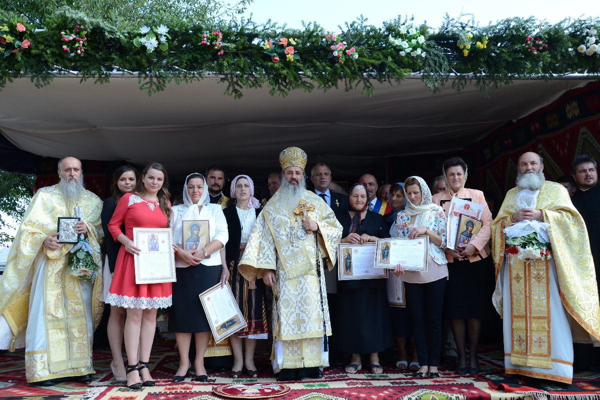 A fost sfinţită Biserica „Sfânta Cuvioasă Parascheva“ din Mândreşti