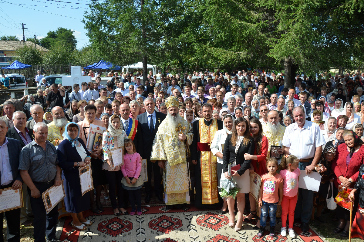 A fost sfinţită Biserica „Sfânta Cuvioasă Parascheva“ din Mândreşti