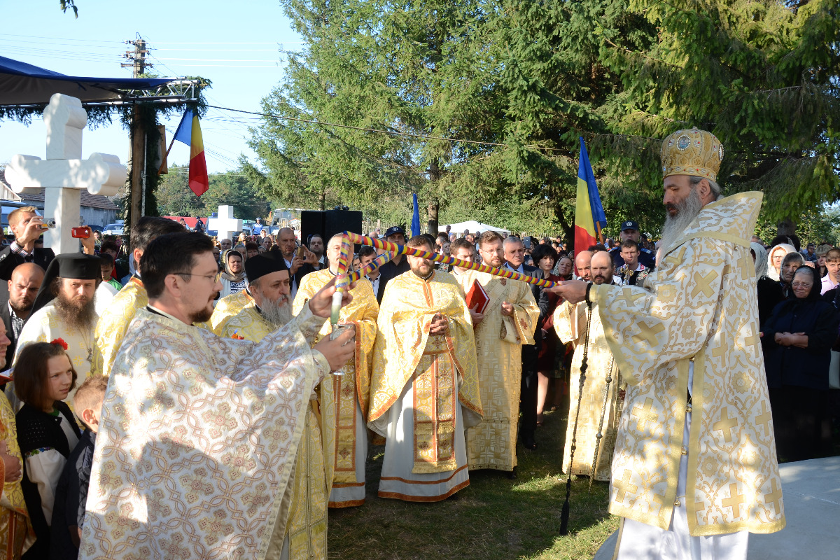 A fost sfinţită Biserica „Sfânta Cuvioasă Parascheva“ din Mândreşti