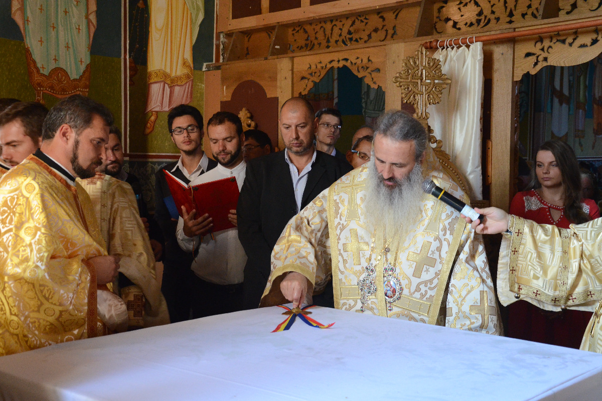 A fost sfinţită Biserica „Sfânta Cuvioasă Parascheva“ din Mândreşti