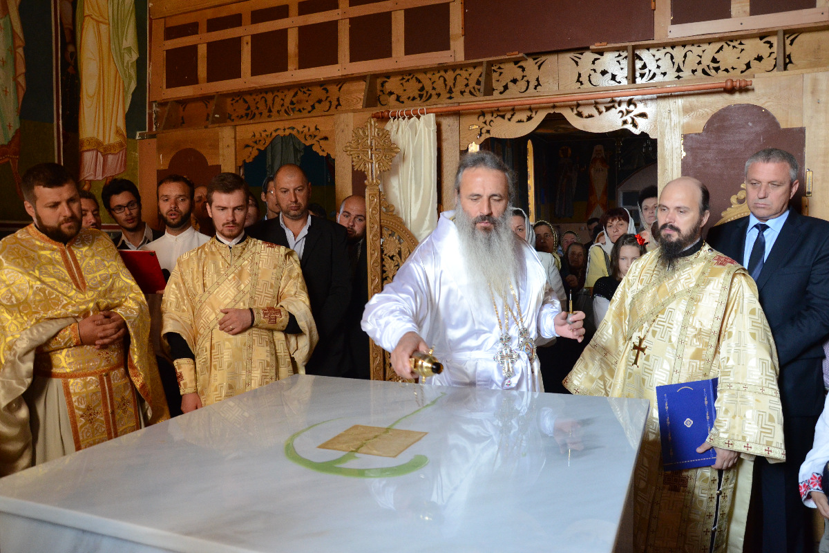 A fost sfinţită Biserica „Sfânta Cuvioasă Parascheva“ din Mândreşti
