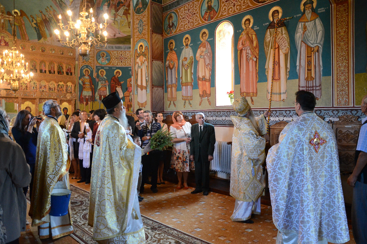 A fost sfinţită Biserica „Sfânta Cuvioasă Parascheva“ din Mândreşti