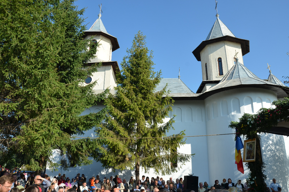 A fost sfinţită Biserica „Sfânta Cuvioasă Parascheva“ din Mândreşti