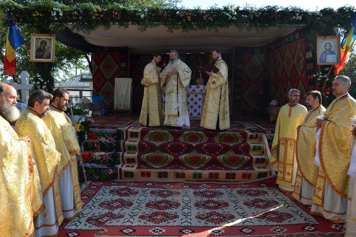 A fost sfinţită Biserica „Sfânta Cuvioasă Parascheva“ din Mândreşti