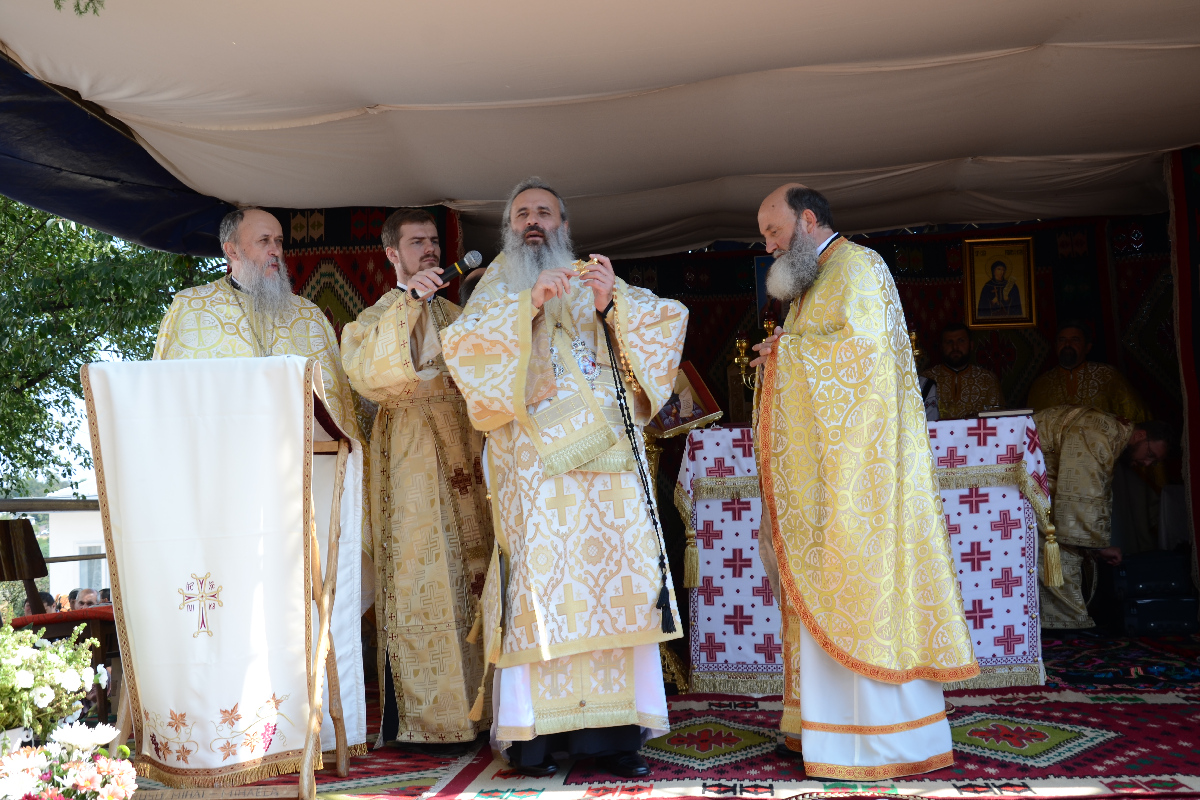 A fost sfinţită Biserica „Sfânta Cuvioasă Parascheva“ din Mândreşti