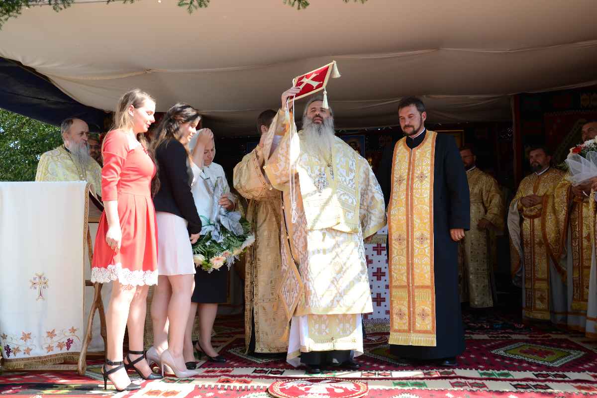 A fost sfinţită Biserica „Sfânta Cuvioasă Parascheva“ din Mândreşti