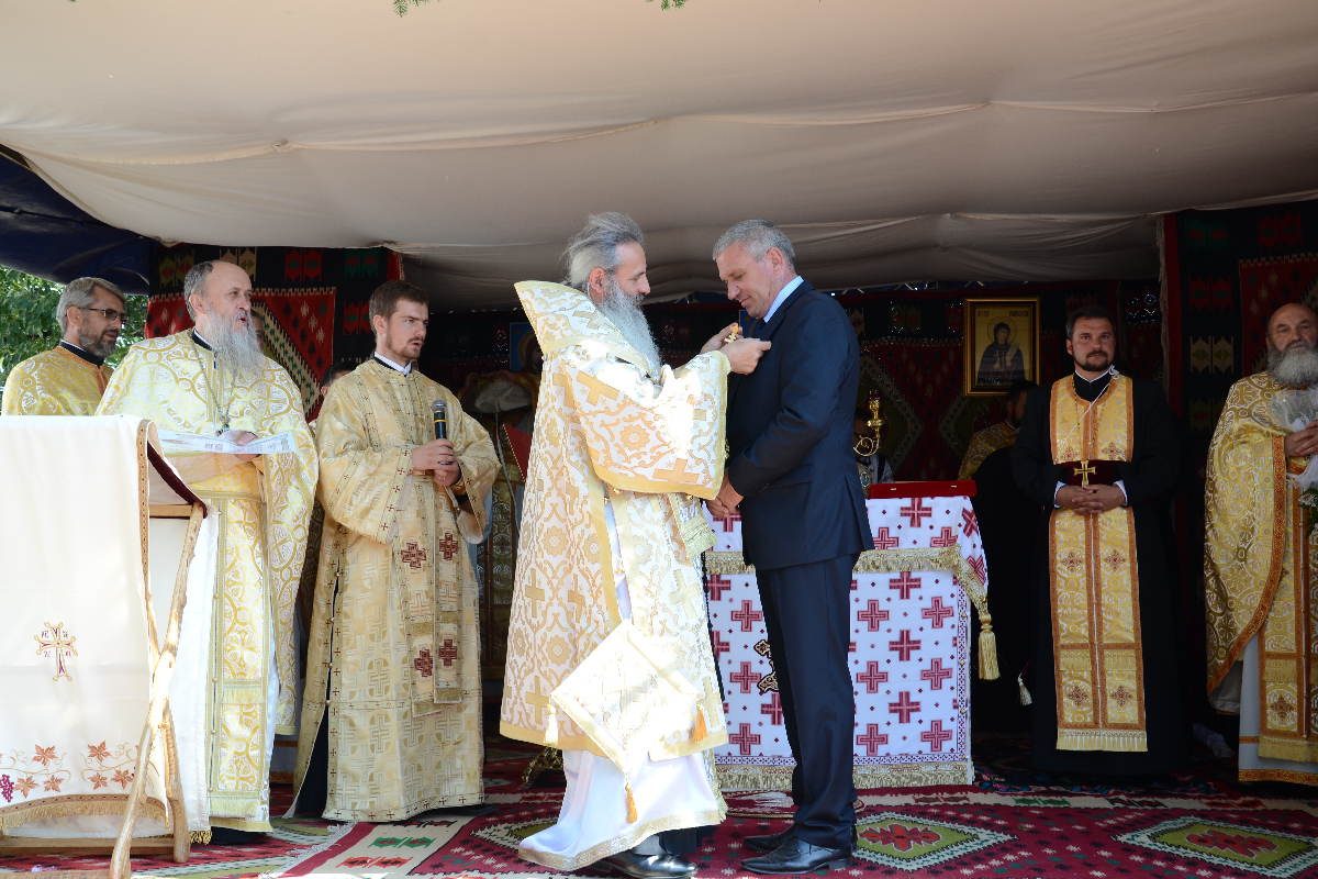 A fost sfinţită Biserica „Sfânta Cuvioasă Parascheva“ din Mândreşti