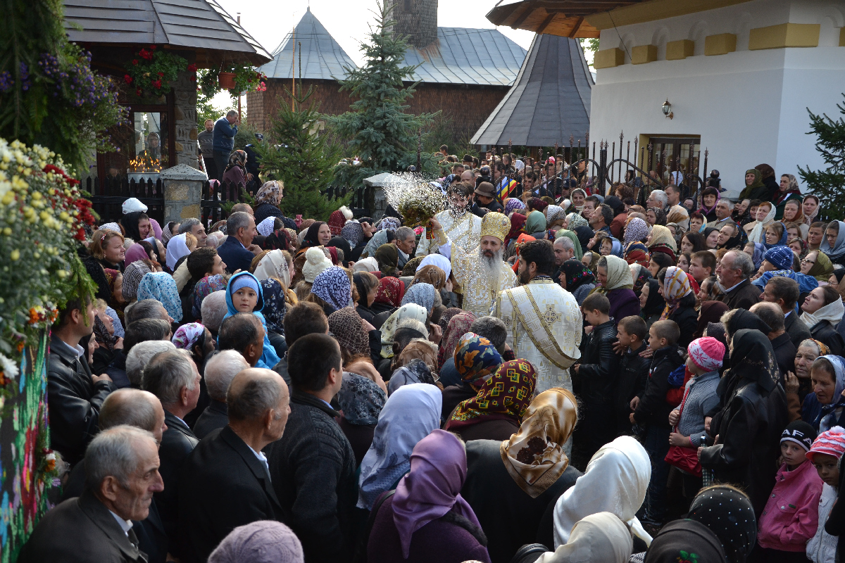 Sfințire de biserică oficiată de IPS Mitropolit Teofan, în parohia Nicolae Bălcescu- Flămânzi