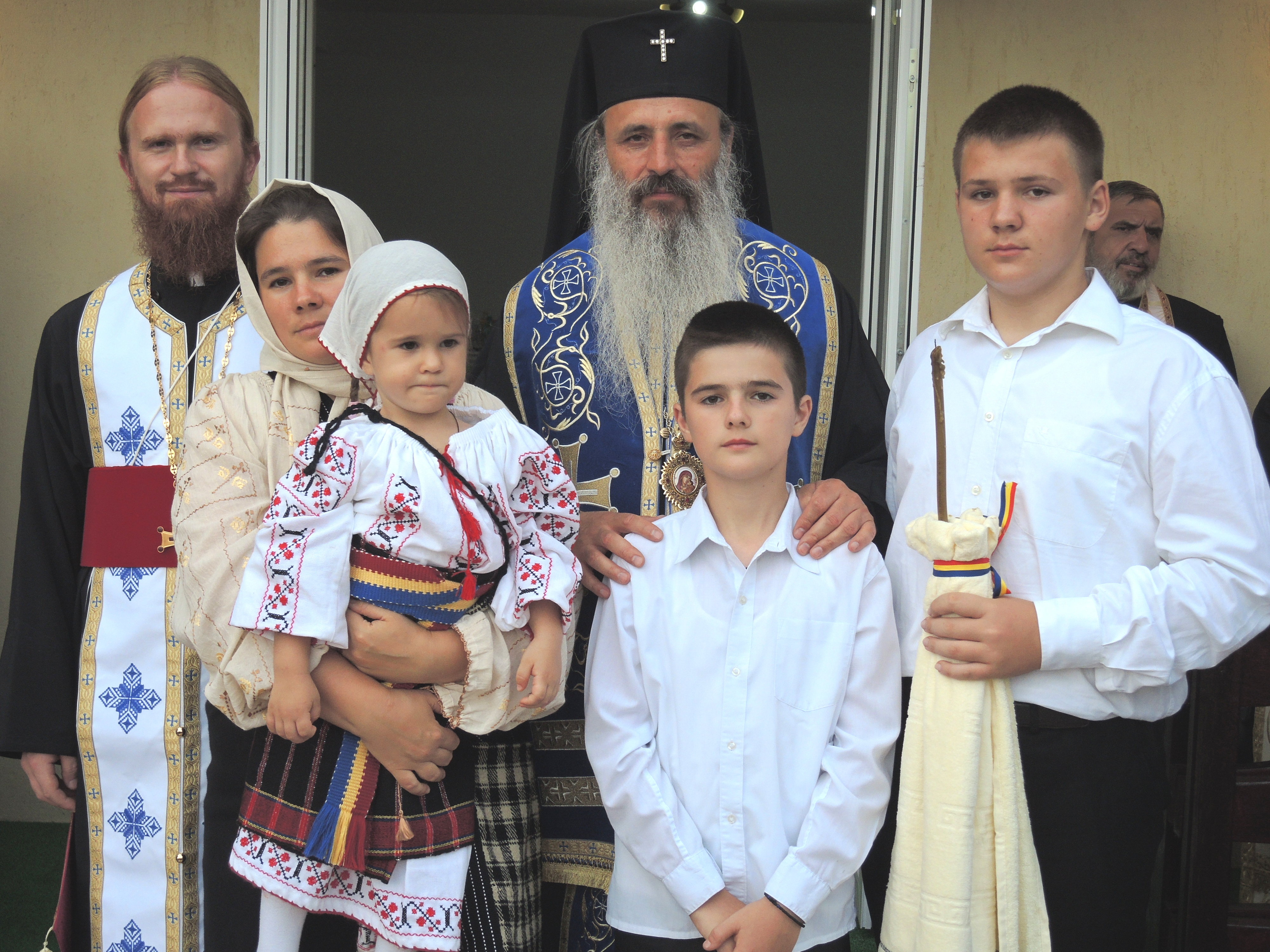 Sfinţire de casă socială şi monument dedicat memoriei eroilor, la Liteni - Hârlău