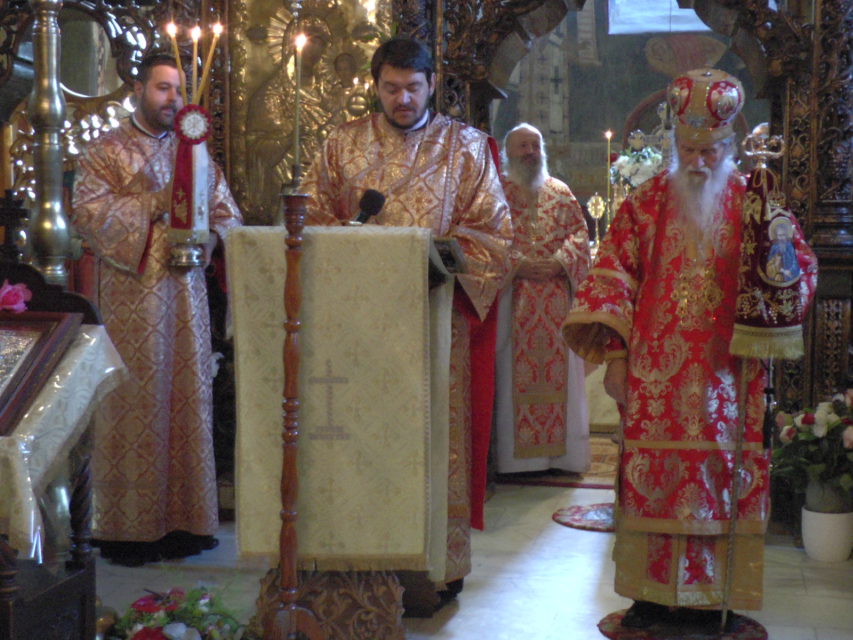 Liturghie arhierească la Catedrala arhiepiscopală din Suceava Liturghie arhierească la Catedrala arhiepiscopală din Suceava