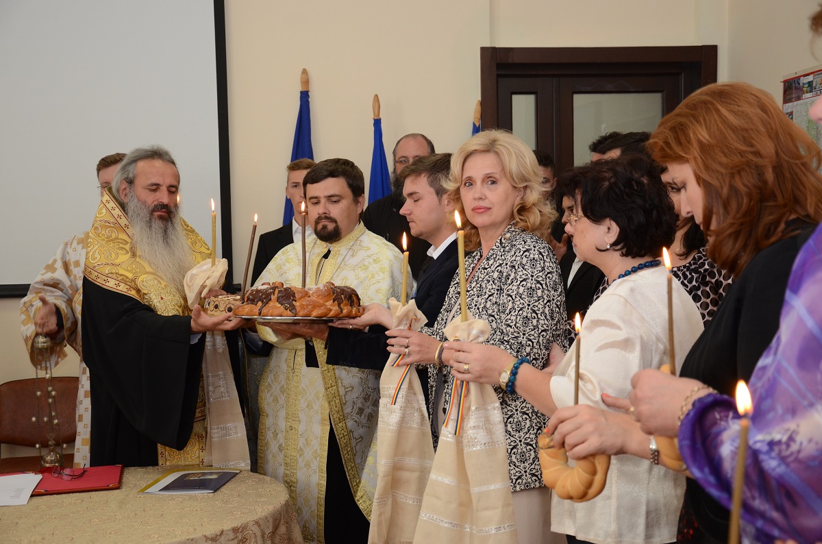 Slujbă de binecuvântare oficiată de IPS Mitropolit Teofan la Inspectoratul Şcolar Judeţean Iaşi