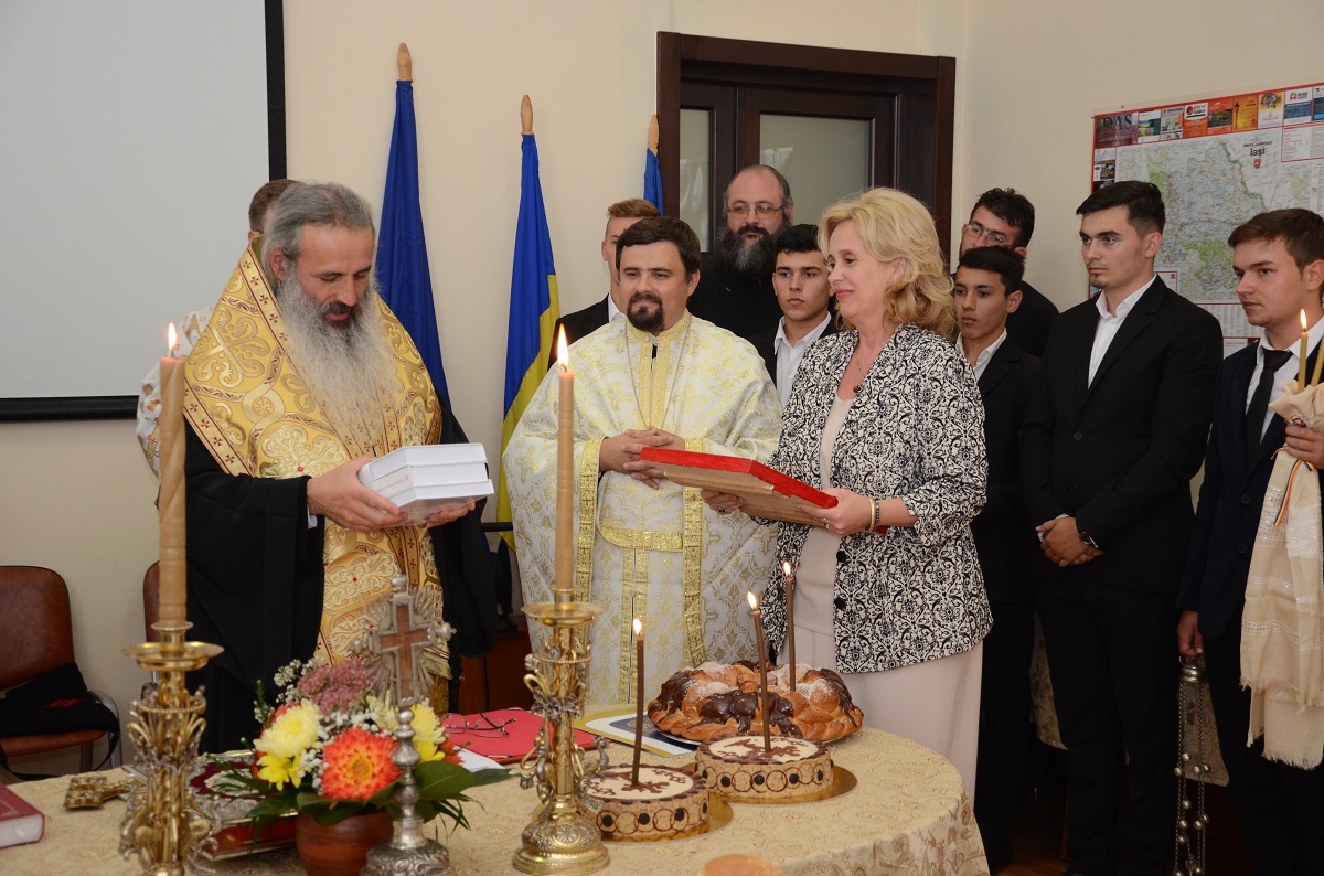 Slujbă de binecuvântare oficiată de IPS Mitropolit Teofan la Inspectoratul Şcolar Judeţean Iaşi