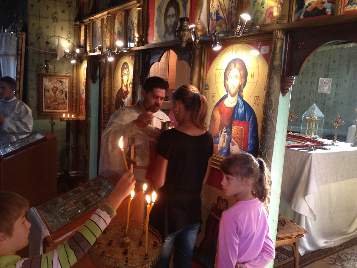 Tineri iubitori de tradiţie şi credinţă, în ultima „Tabără din pridvorul satului“ din această vară