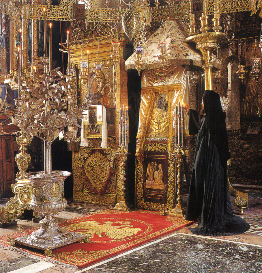 Icoana Maicii Domnului Pantanassa se află pe proschinitarul din stânga al katholikonului mănăstirii Vatoped