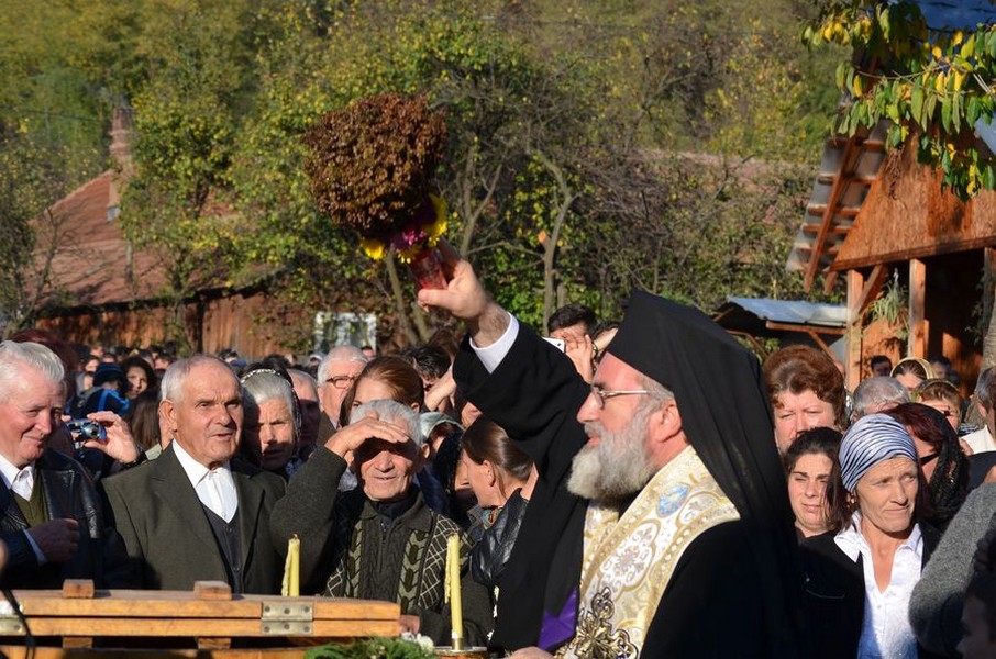 Binecuvântare arhierească în Parohia Cucuieţi - Dofteana, Protopopiatul Oneşti