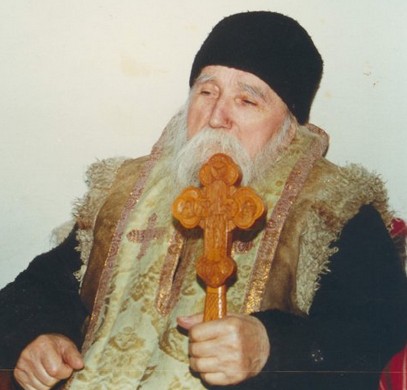 Cum trebuie să stea credincioşii la sfintele slujbe?