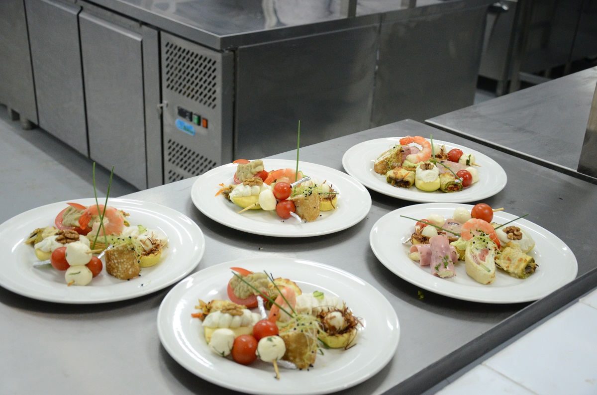 Slujbă arhierească de binecuvântare a lucrărilor realizate la Colegiul „Sf. Nicolae“ (GALERIE FOTO)