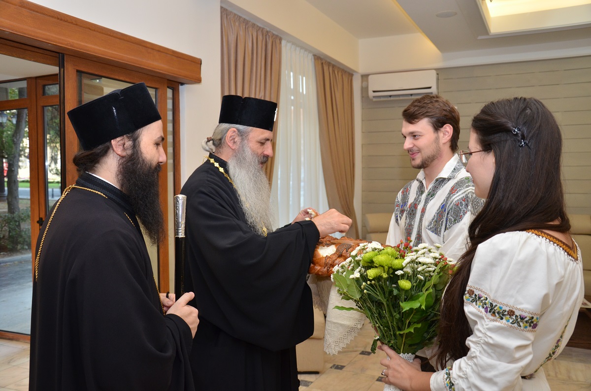Slujbă arhierească de binecuvântare a lucrărilor realizate la Colegiul „Sf. Nicolae“ (GALERIE FOTO)