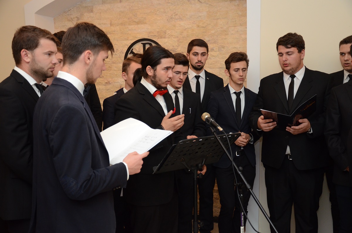 Slujbă arhierească de binecuvântare a lucrărilor realizate la Colegiul „Sf. Nicolae“ (GALERIE FOTO)