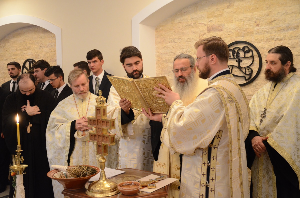 Slujbă arhierească de binecuvântare a lucrărilor realizate la Colegiul „Sf. Nicolae“ (GALERIE FOTO)
