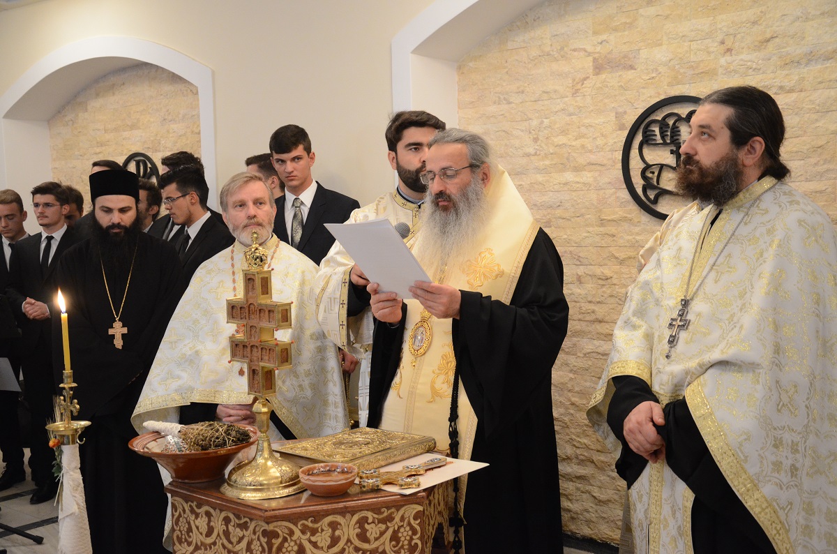 Slujbă arhierească de binecuvântare a lucrărilor realizate la Colegiul „Sf. Nicolae“ (GALERIE FOTO)