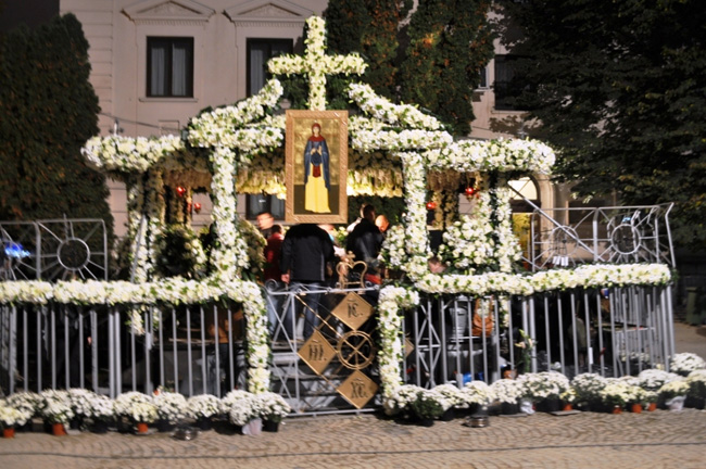 Pregătiri de pelerinaj: chemarea tainică a Sfintei Parascheva