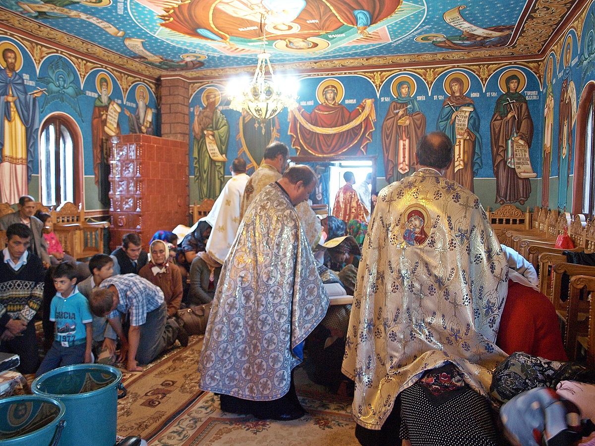 Seară de rugăciune în Parohia Humosu