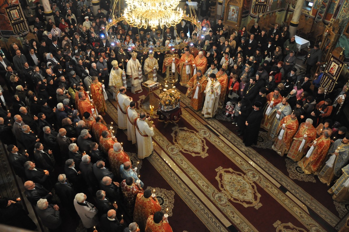 Foto: Constantin Ciofu Dar de pace prin rugăciune la catedrala din Gura Humorului