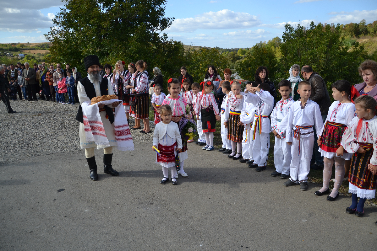 Aşezământul social al Parohiei Găneşti, sfinţit de IPS Mitropolit Teofan (GALERIE FOTO)