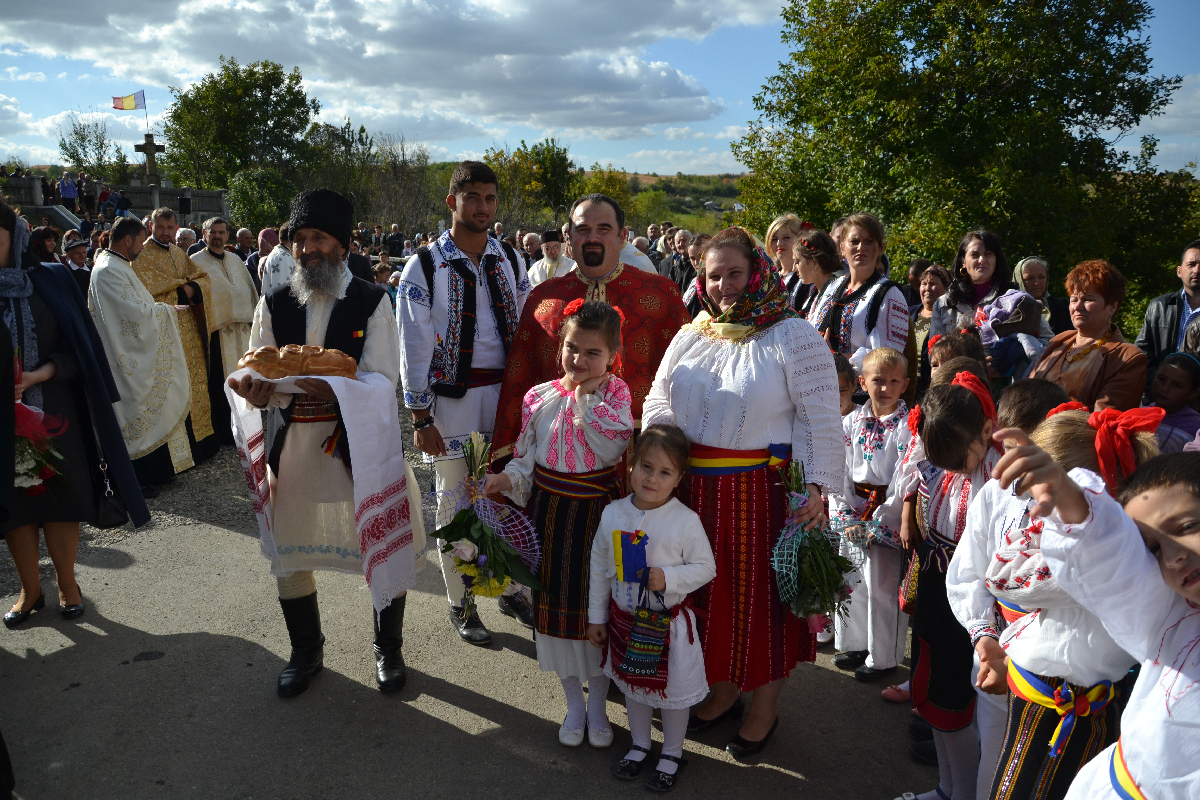 Aşezământul social al Parohiei Găneşti, sfinţit de IPS Mitropolit Teofan (GALERIE FOTO)