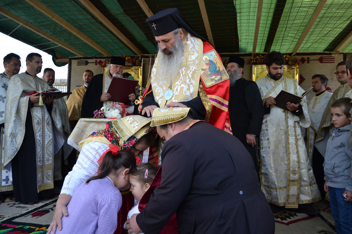 Aşezământul social al Parohiei Găneşti, sfinţit de IPS Mitropolit Teofan (GALERIE FOTO)