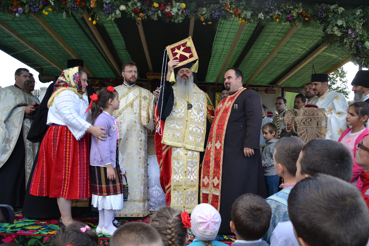 Aşezământul social al Parohiei Găneşti, sfinţit de IPS Mitropolit Teofan (GALERIE FOTO)