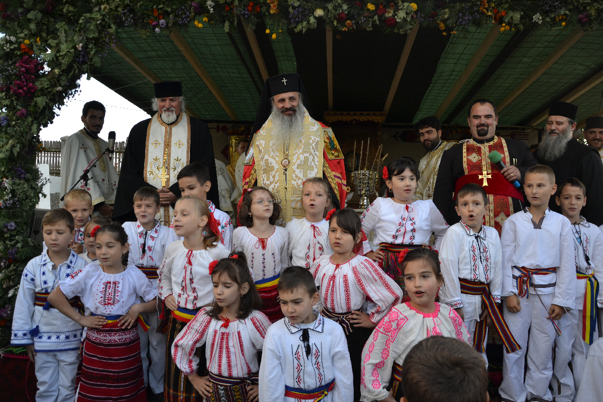 Aşezământul social al Parohiei Găneşti, sfinţit de IPS Mitropolit Teofan (GALERIE FOTO)