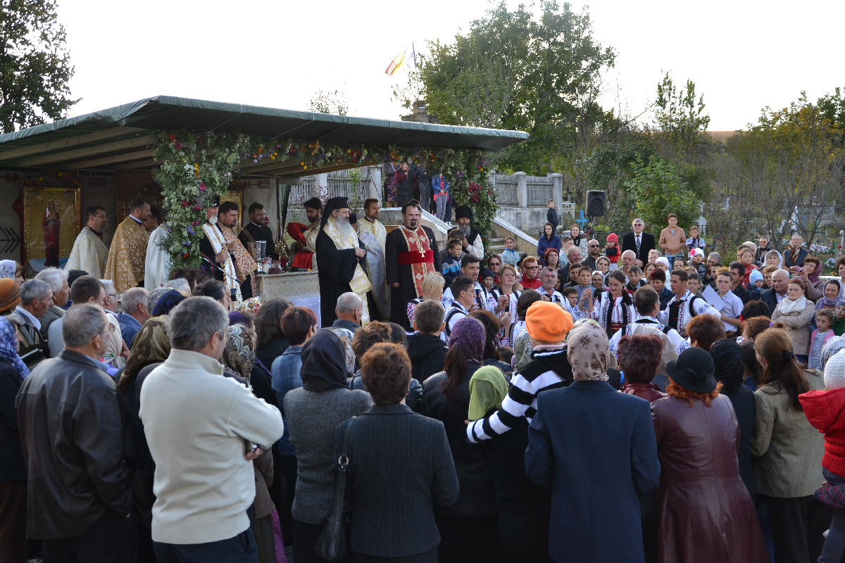 Aşezământul social al Parohiei Găneşti, sfinţit de IPS Mitropolit Teofan (GALERIE FOTO)